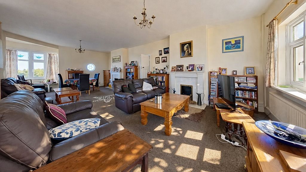 Property photo 3 of 26