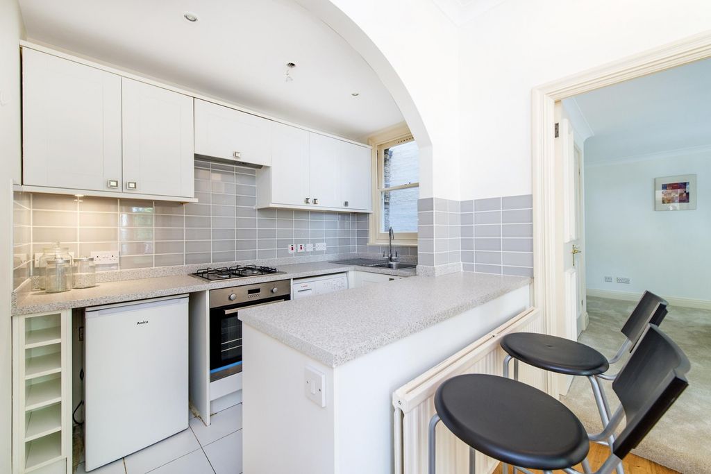 Property photo 3 of 7 Kitchen