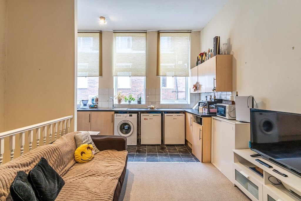 Property photo 3 of 10 Flat-D-219-Streth...