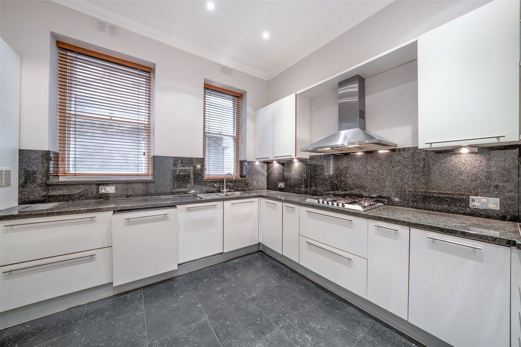 Property photo 1 of 18 Picture No. 01