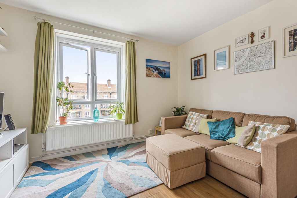 Property photo 3 of 8 Reception