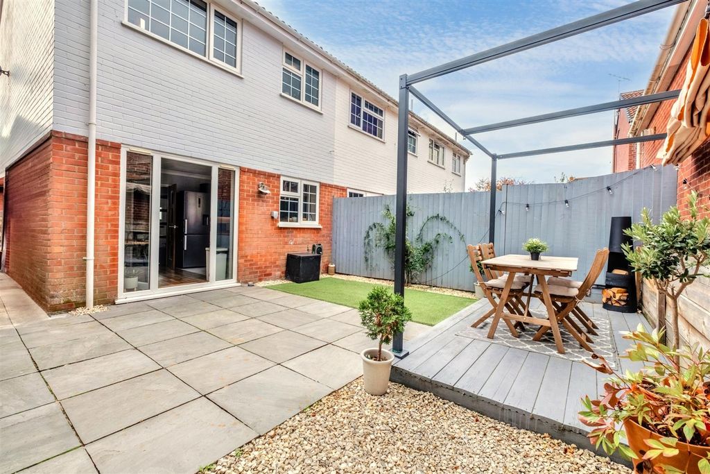 Property photo 1 of 23 Rear Garden