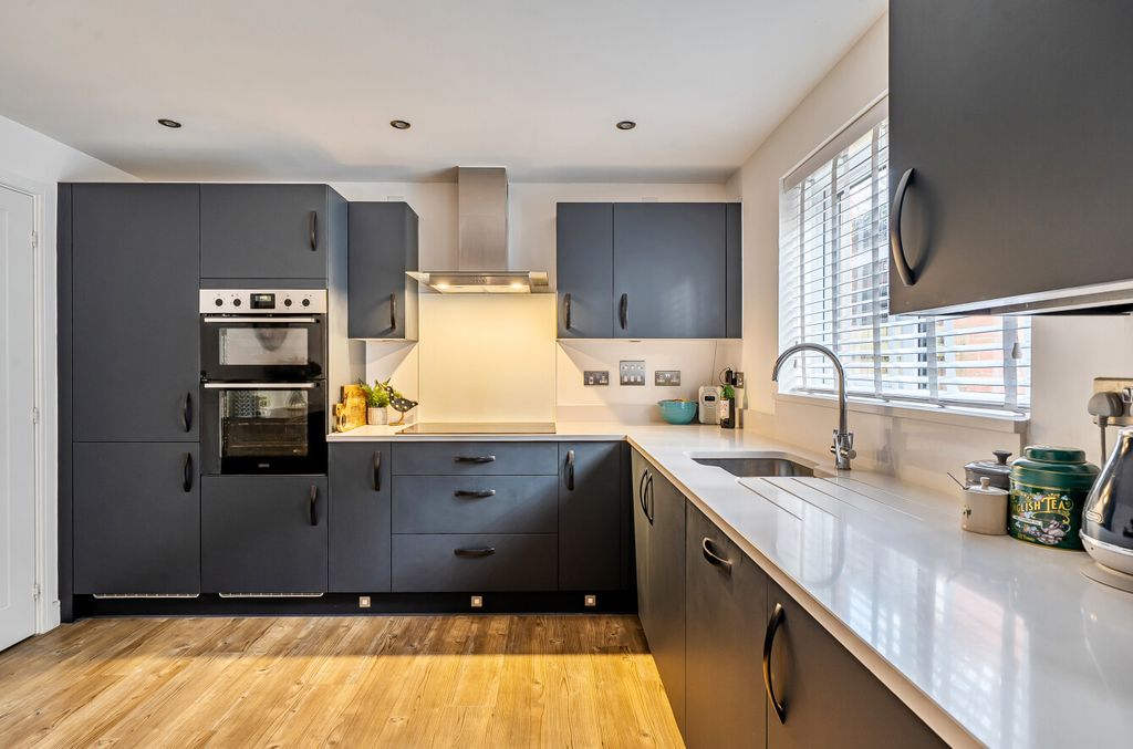 Property photo 3 of 25 Kitchen