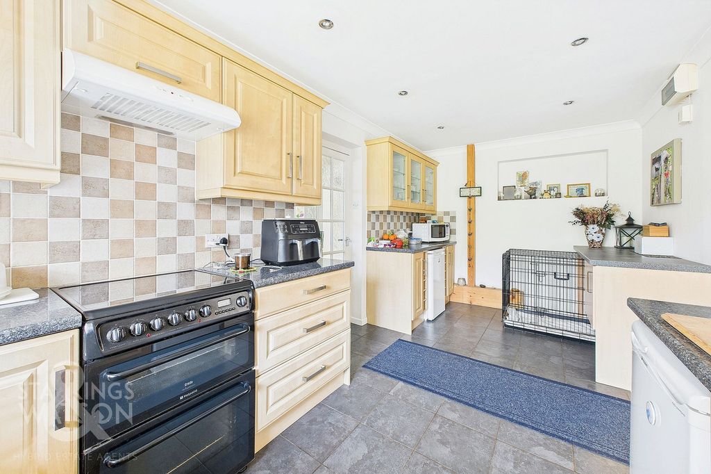 Property photo 3 of 31
