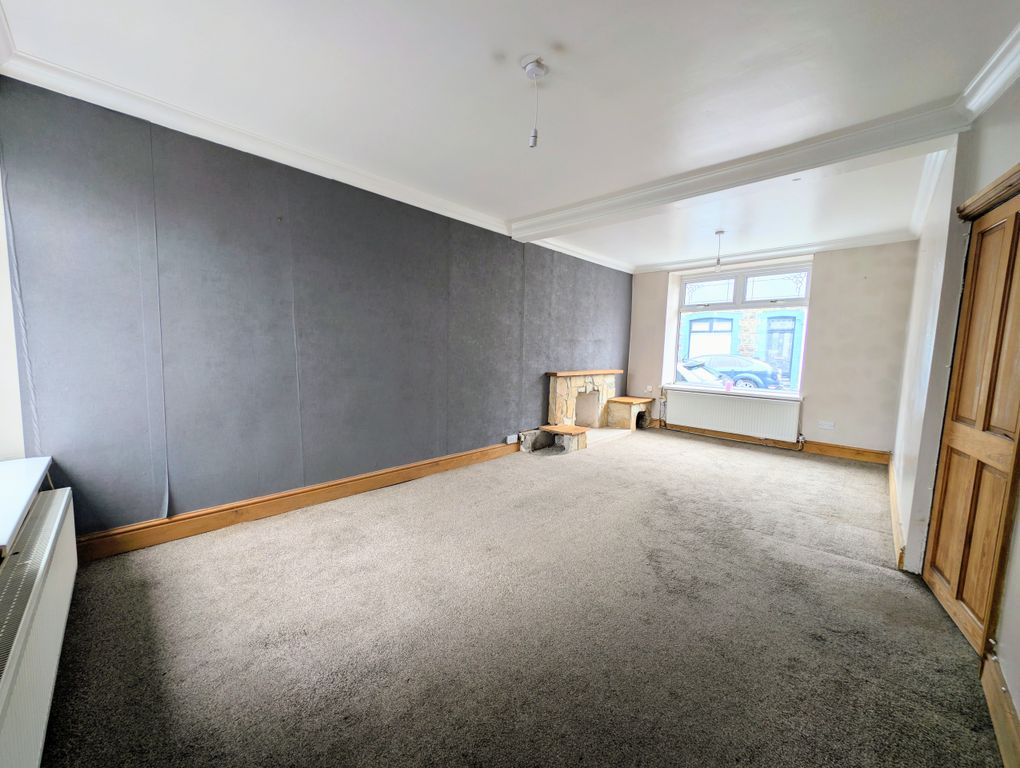 Property photo 3 of 20 Living Room