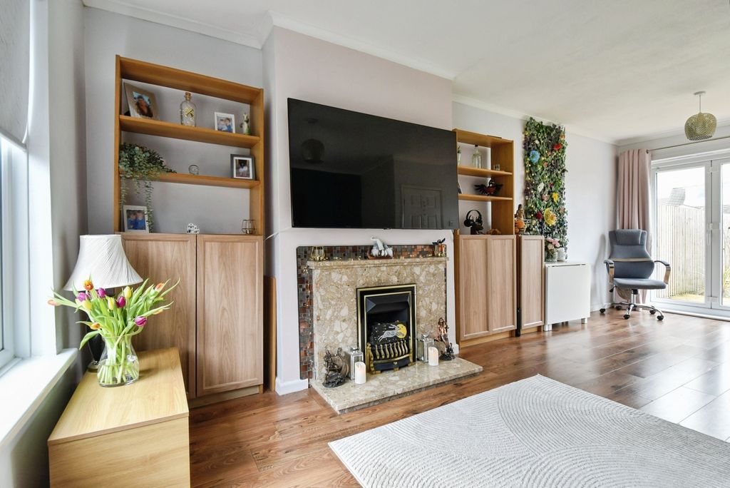 Property photo 3 of 18 Pbox-Img.Jpg