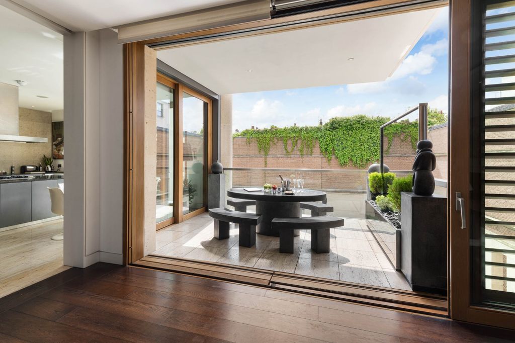 Property photo 3 of 14 South Facing Terrace