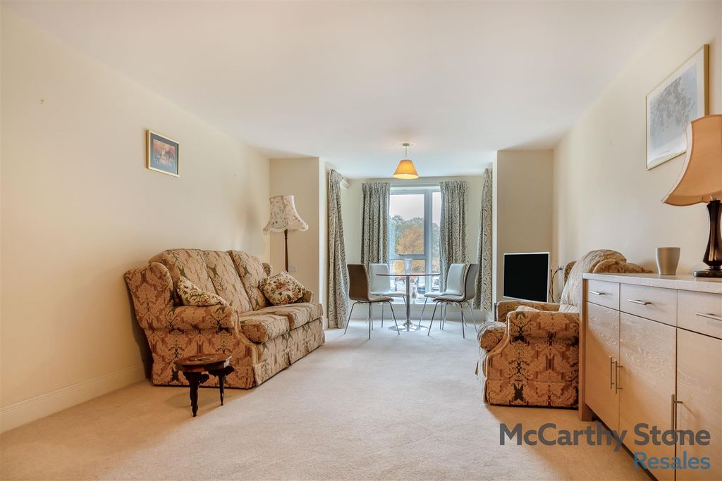 Property photo 2 of 16 8666885-Interior08.Jpg