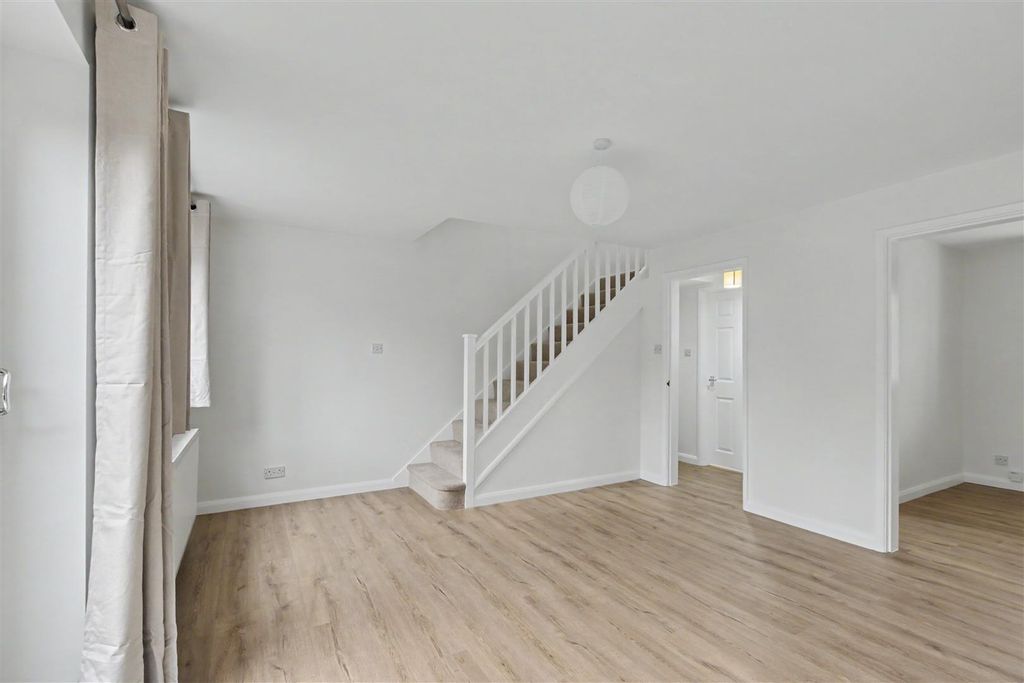 Property photo 3 of 16 Lounge_2.Jpeg