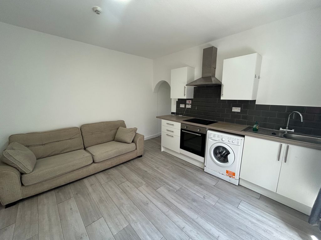 Property photo 1 of 5 Kitchen/Living