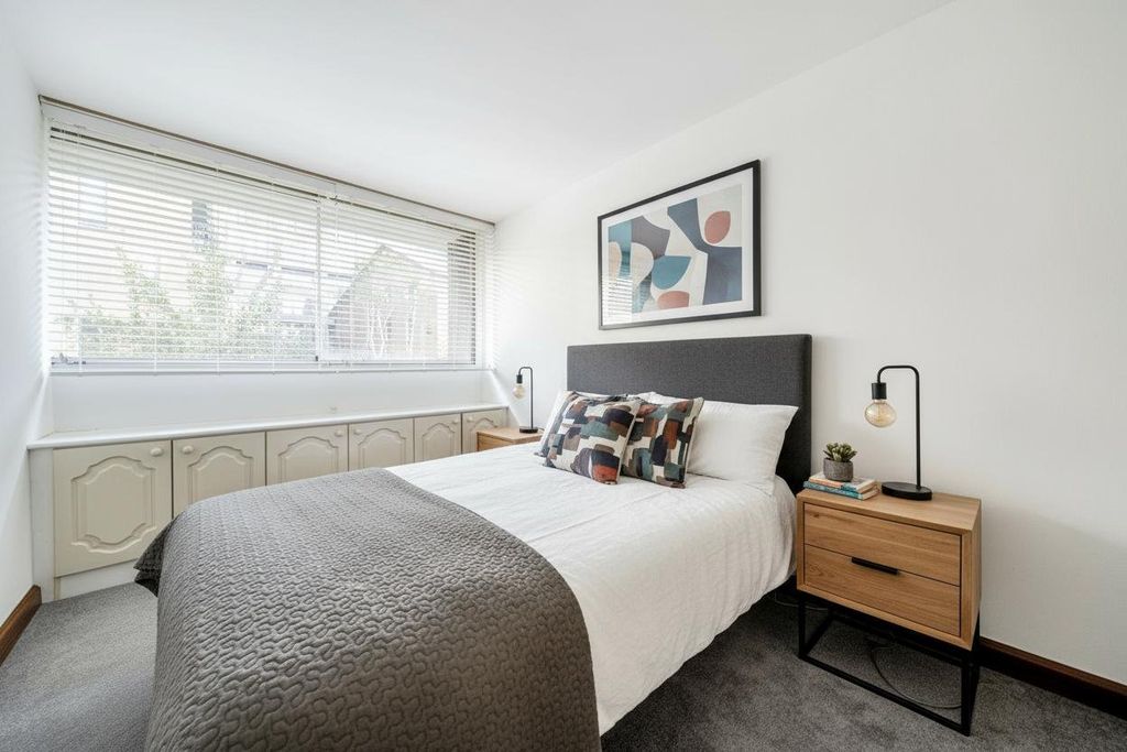 Property photo 2 of 8 Picture No. 17