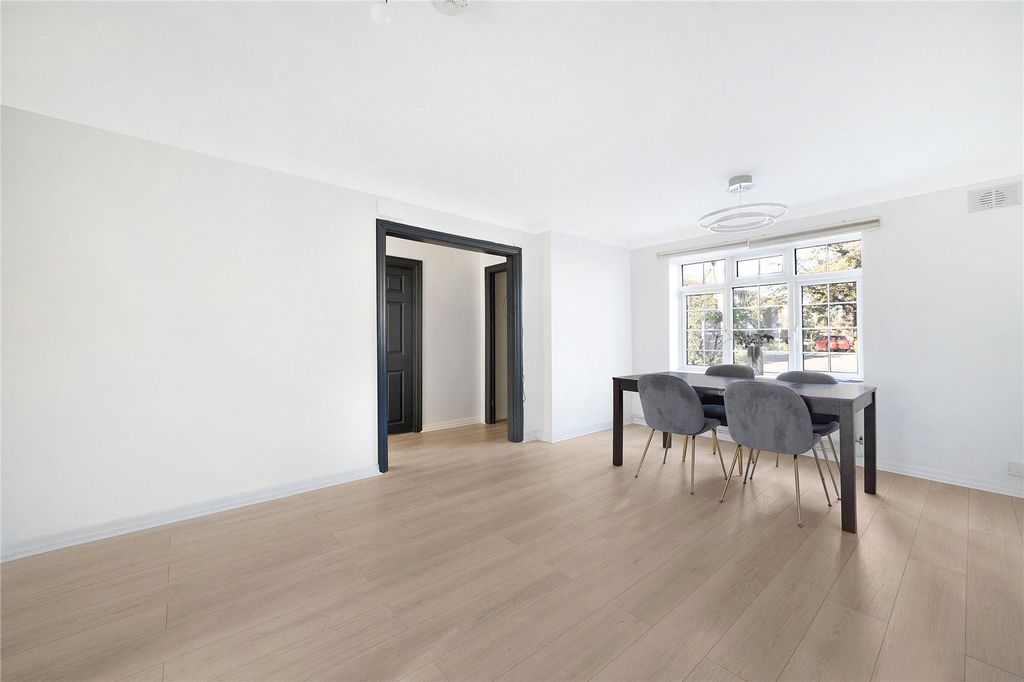 Property photo 2 of 18 Picture No. 13