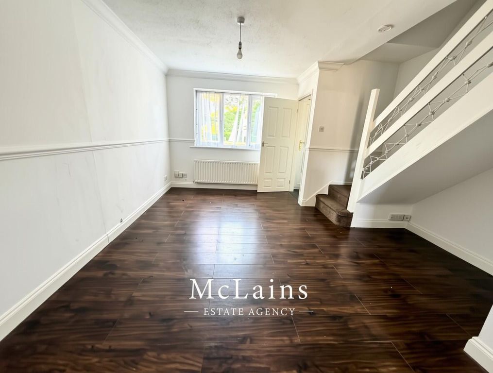 Property photo 1 of 7 Living Room