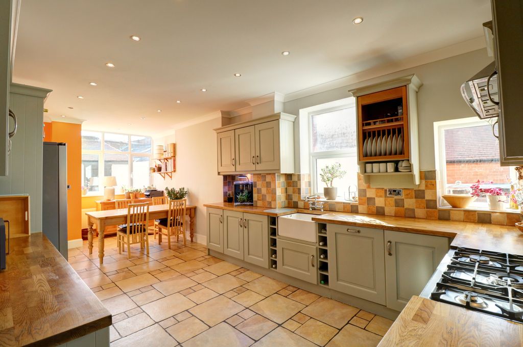 Property photo 3 of 39 Kitchen Diner