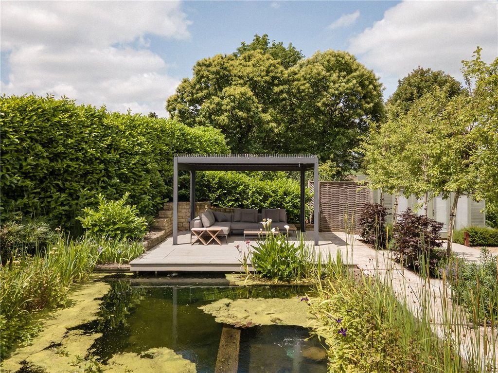 Property photo 2 of 15 Biotop Pool