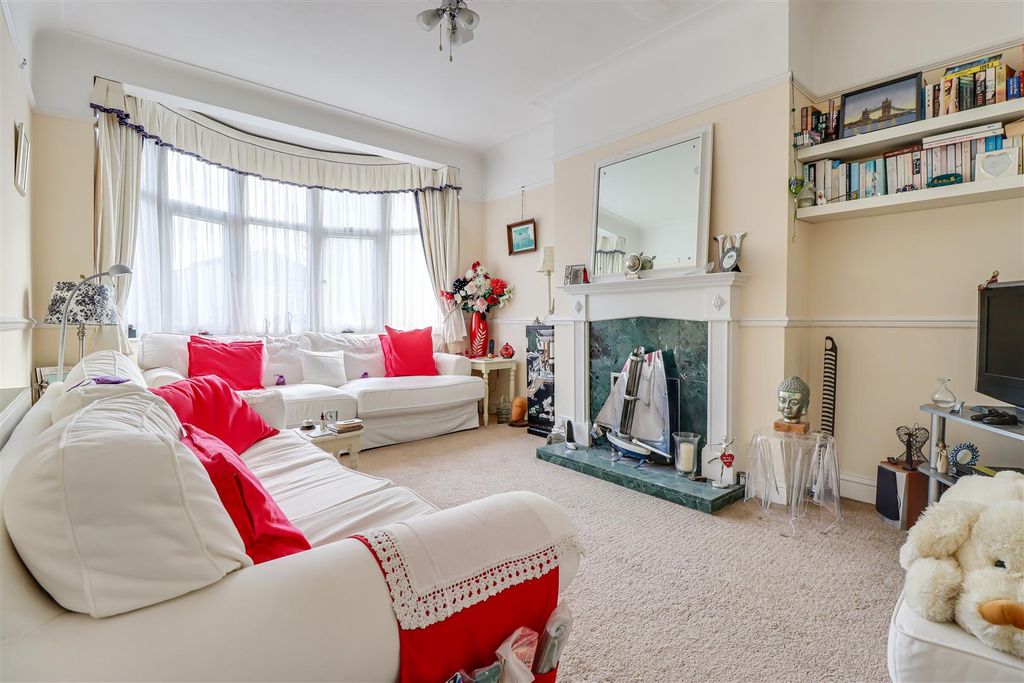 Property photo 2 of 13