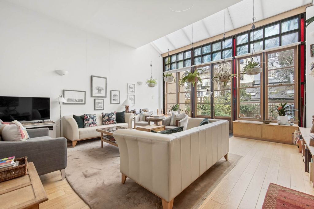 Property photo 2 of 34