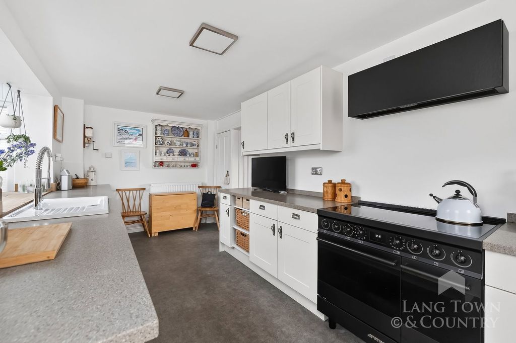 Property photo 3 of 19