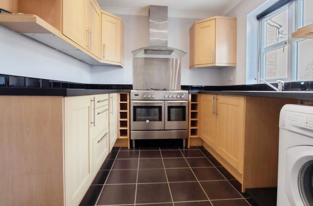 Property photo 2 of 8 Kitchen