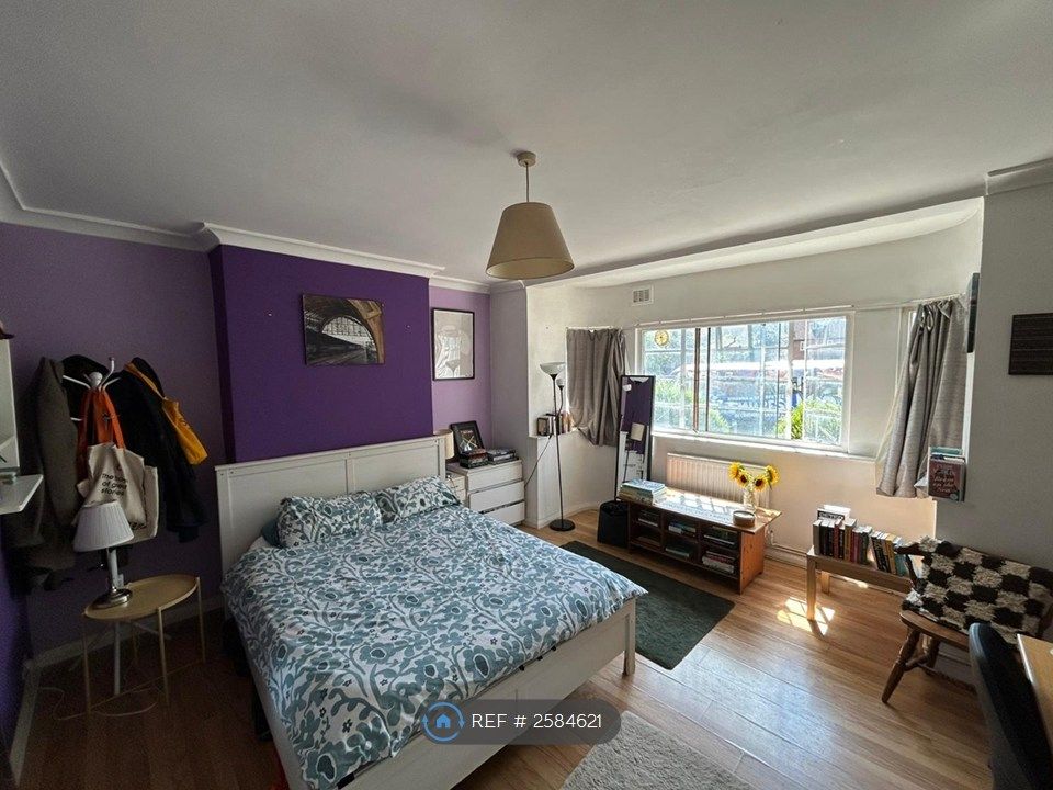 Property photo 2 of 12 Bedroom 1