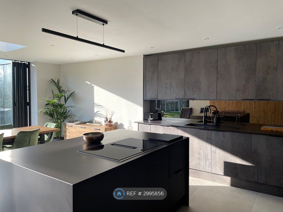 Property photo 2 of 12 Kitchen Island With Induction Hob