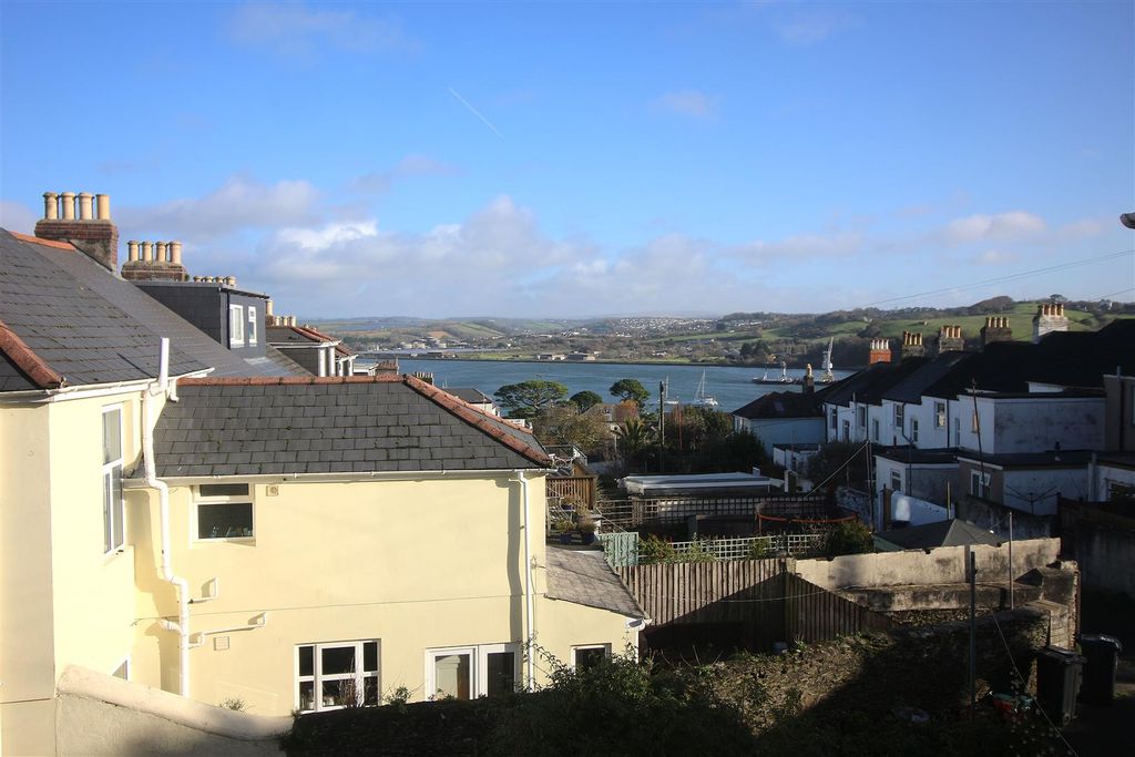 Property photo 3 of 12