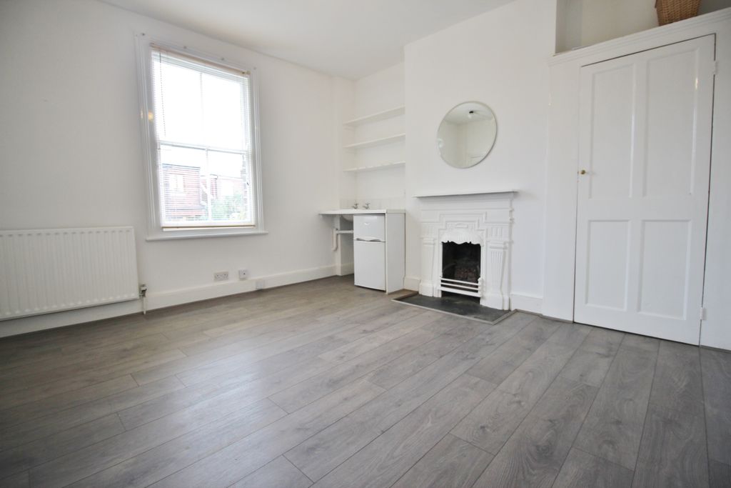 Property photo 1 of 9 Room Within House Share