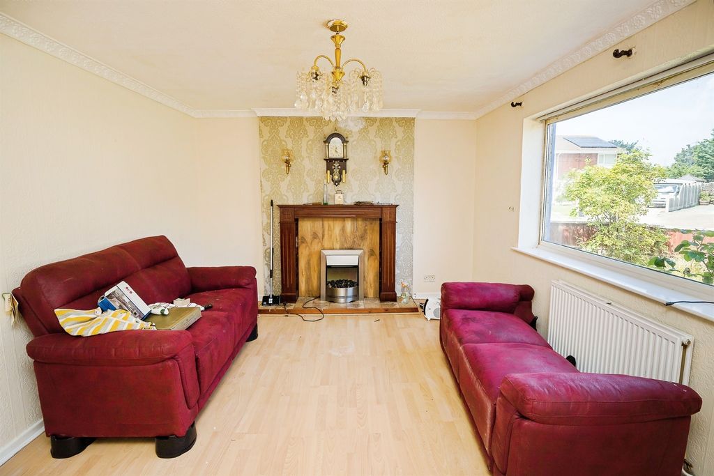 Property photo 3 of 16