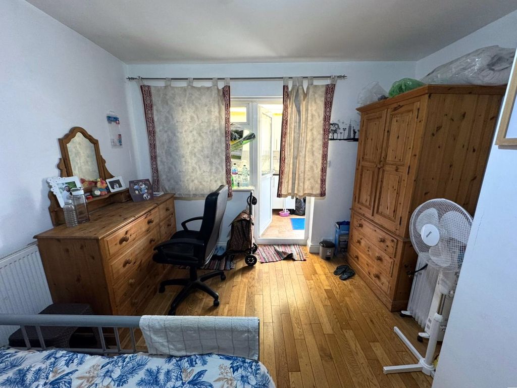 Property photo 2 of 5