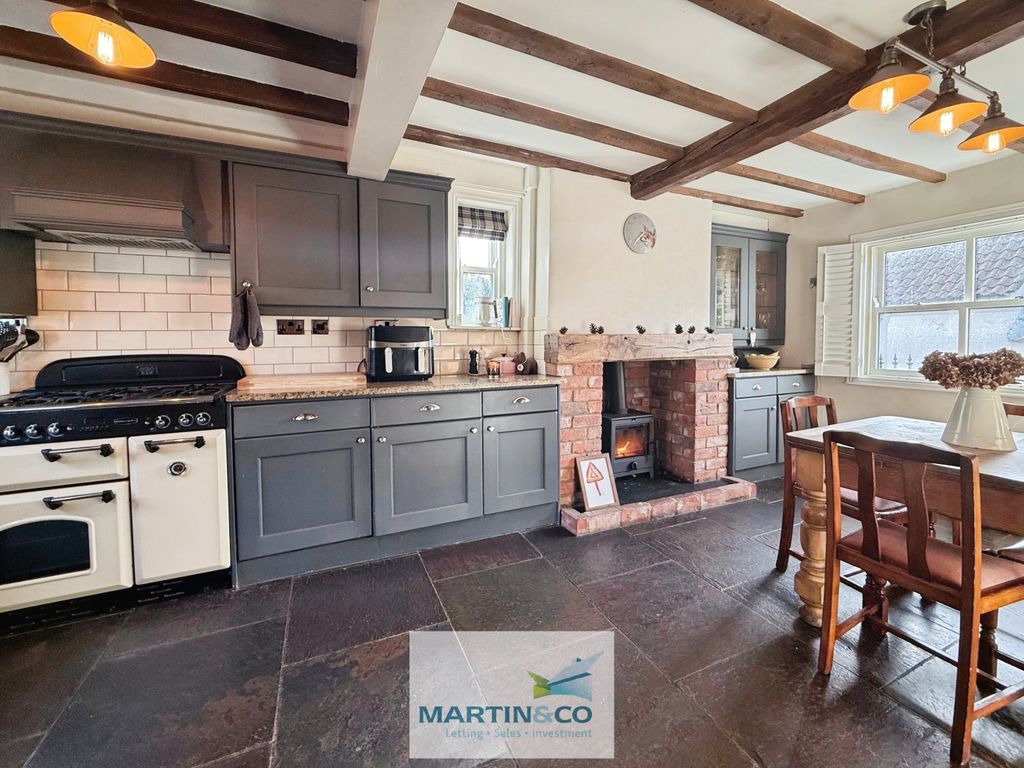 Property photo 2 of 35 921119B0--48Bf-A585-6D1A434B2Adf-18710-0000024Ac99