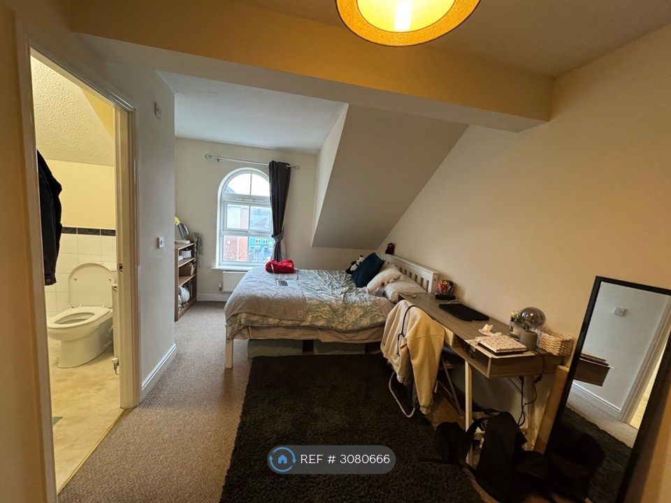 Property photo 1 of 28 Bedroom 1 With En-Suit
