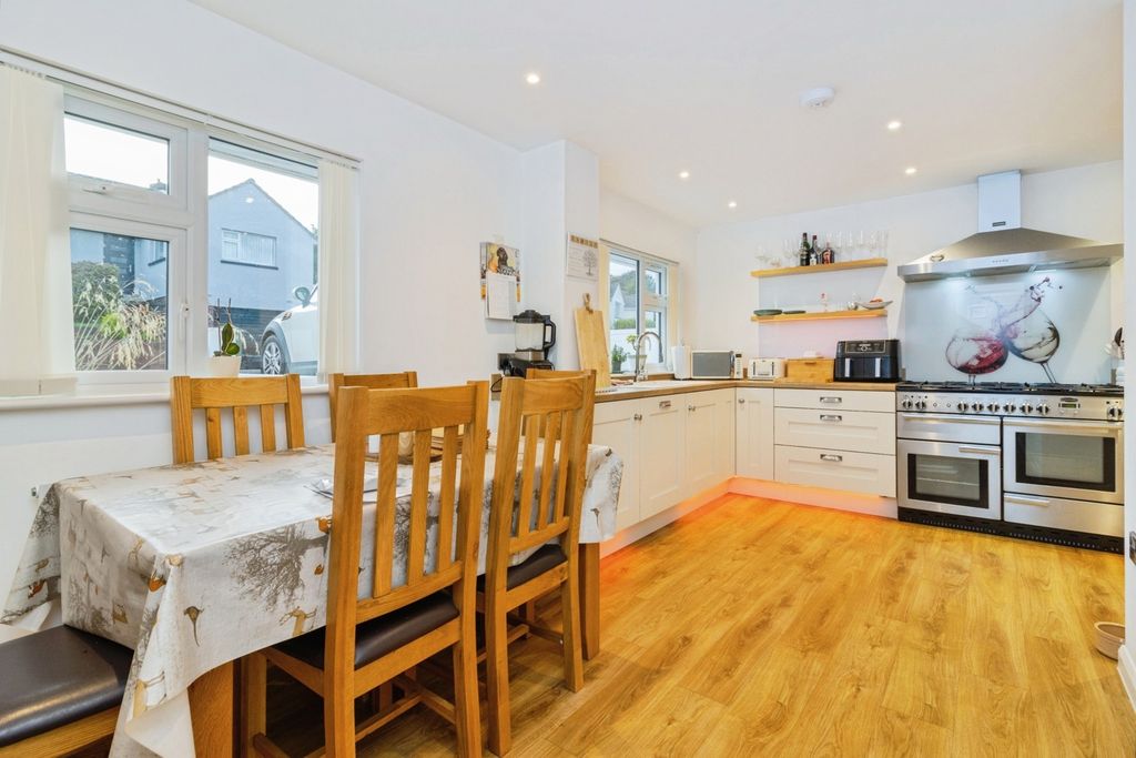 Property photo 3 of 16 Photo