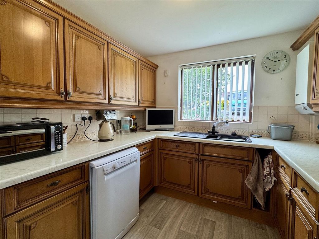 Property photo 2 of 24 Kitchen