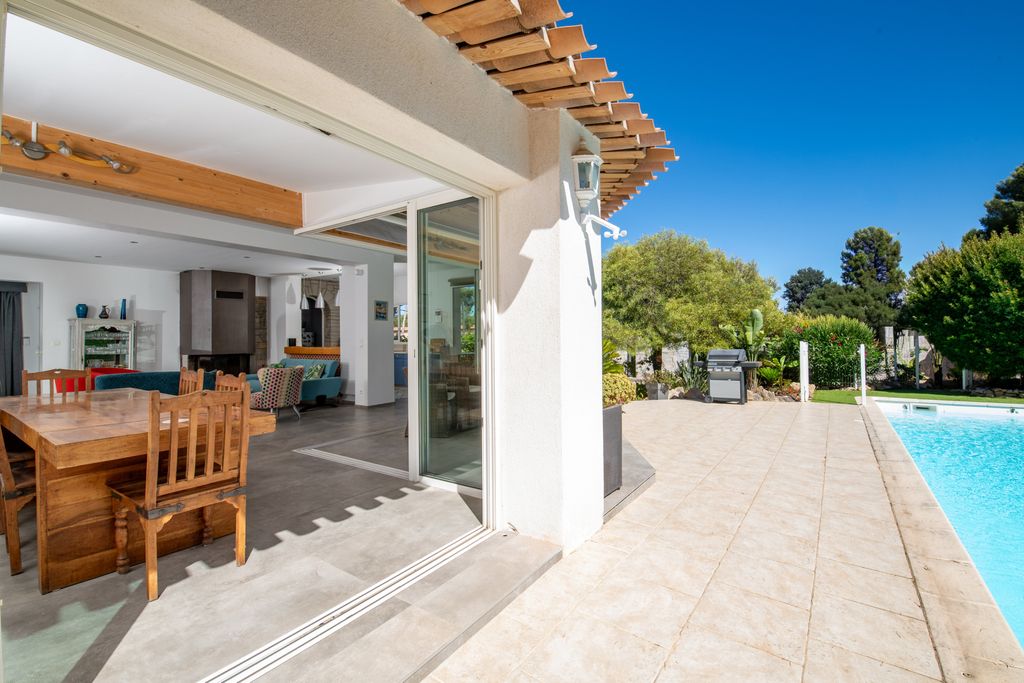 Property photo 2 of 19