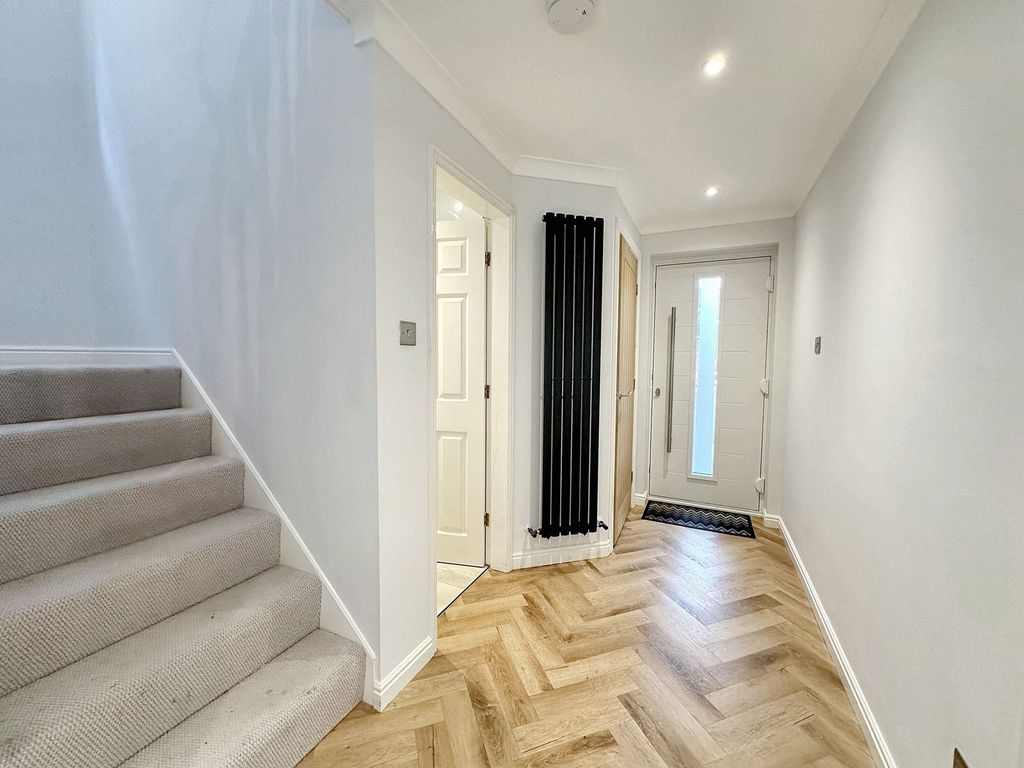 Property photo 3 of 31