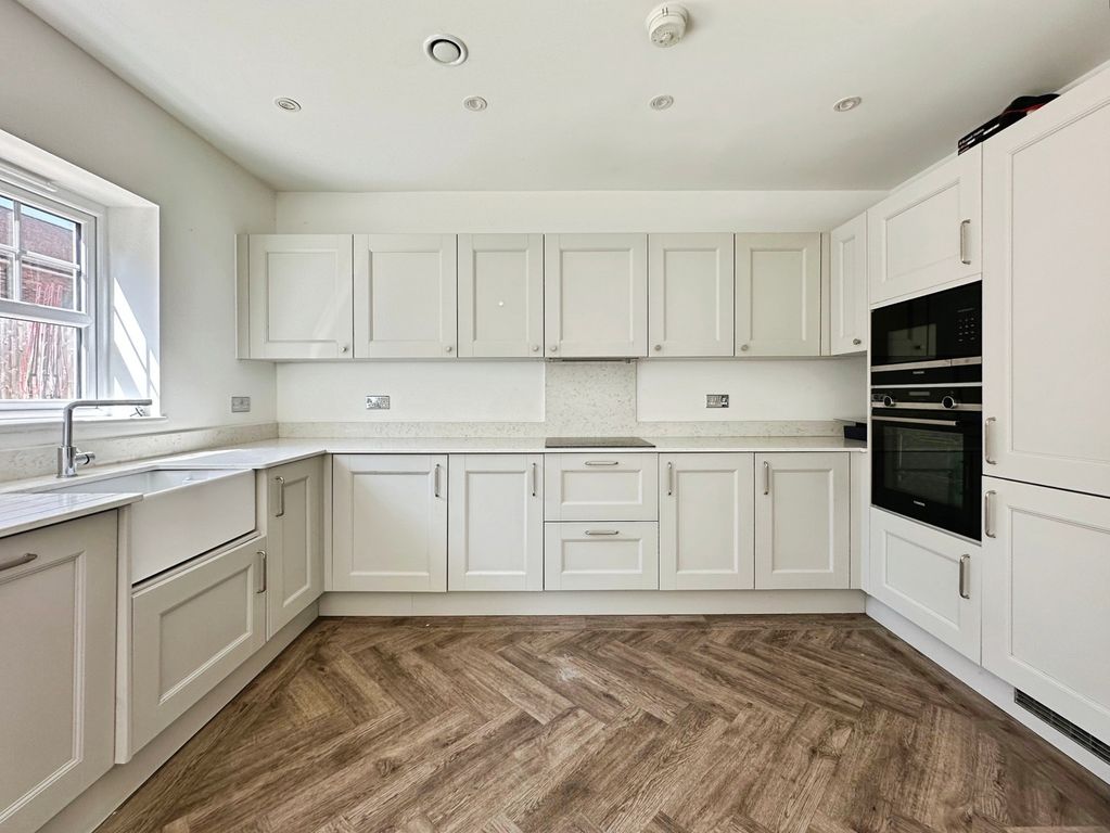 Property photo 2 of 12 Pbox-Img.Jpg