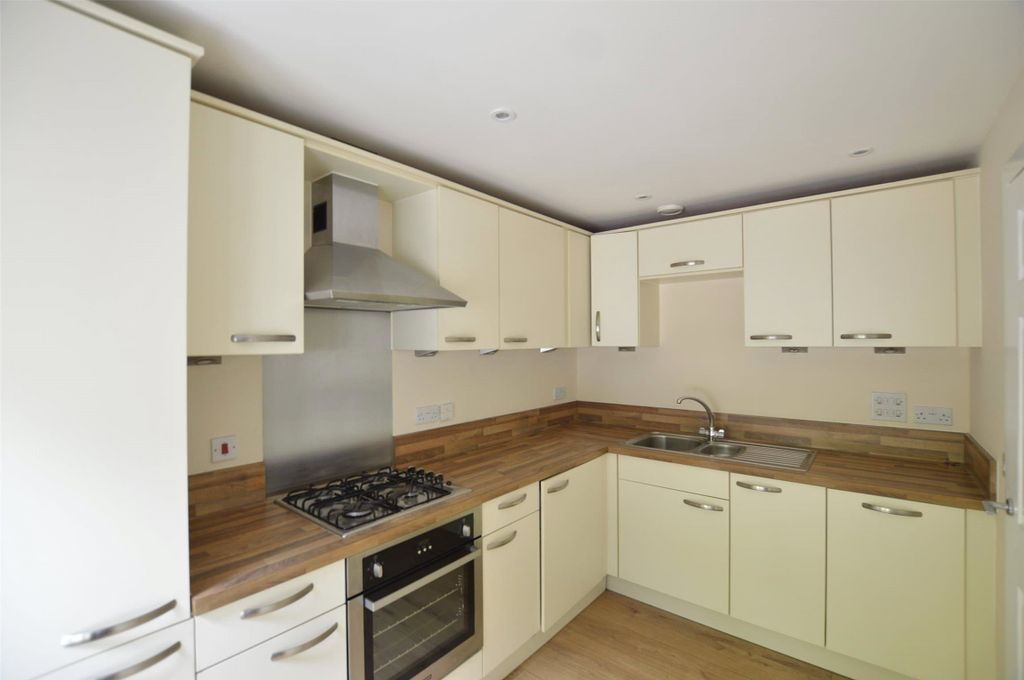 Property photo 2 of 11 Kitchen