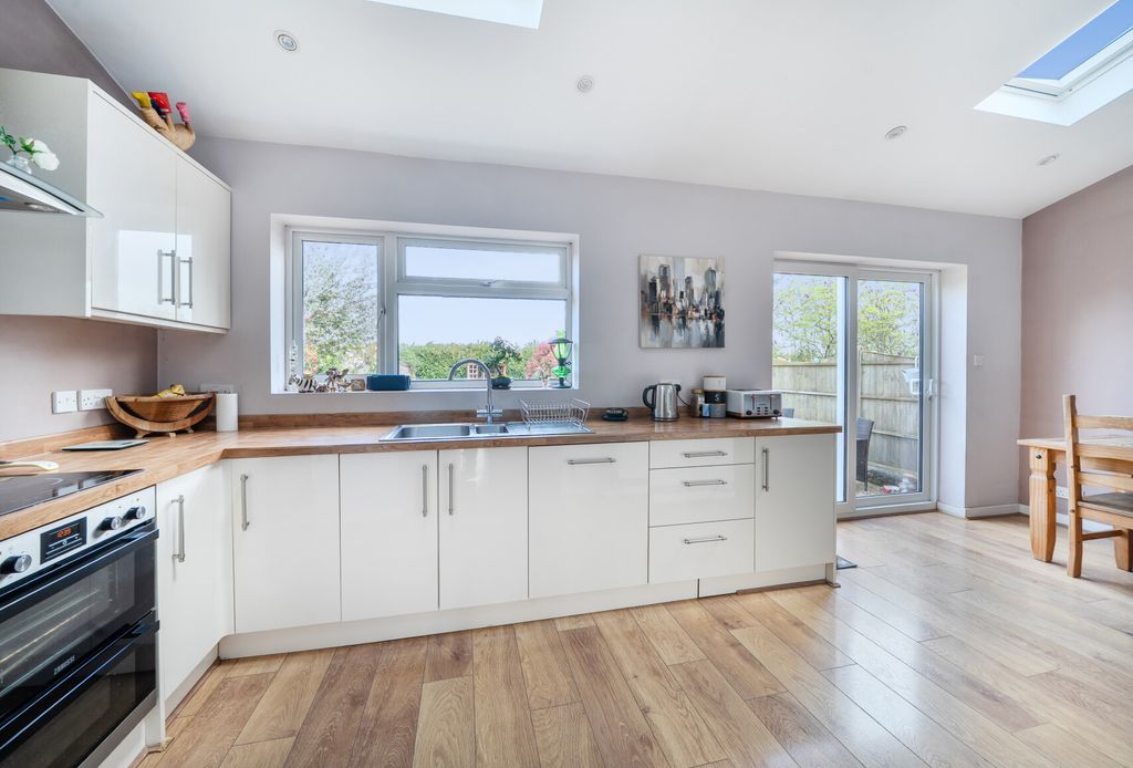 Property photo 3 of 24 1441606-23-69Dce1...