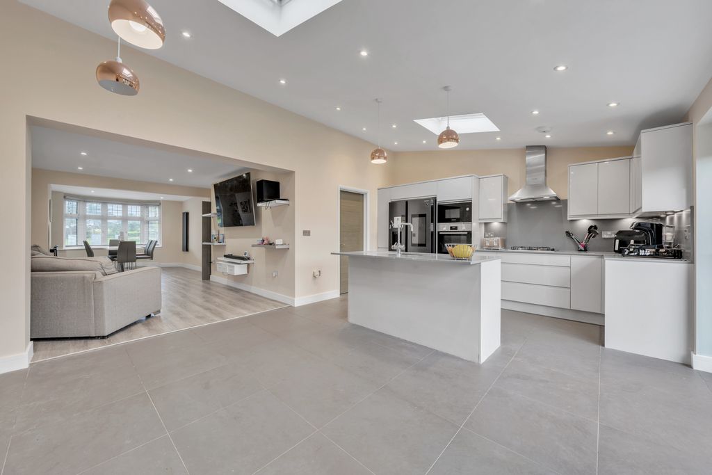 Property photo 2 of 17