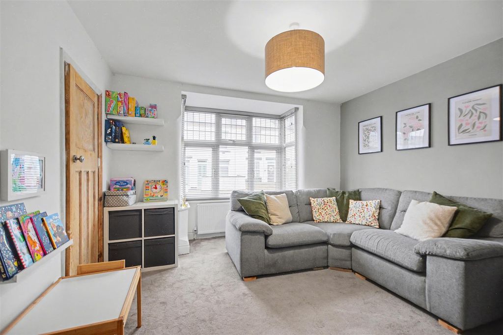 Property photo 3 of 19 Lounge_2.Jpeg