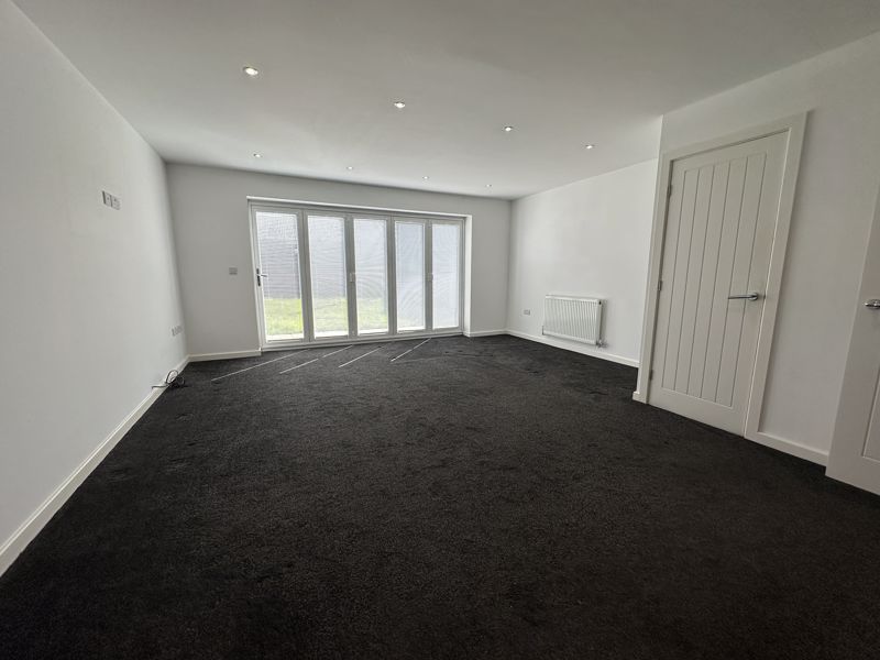 Property photo 3 of 12 Photo 11
