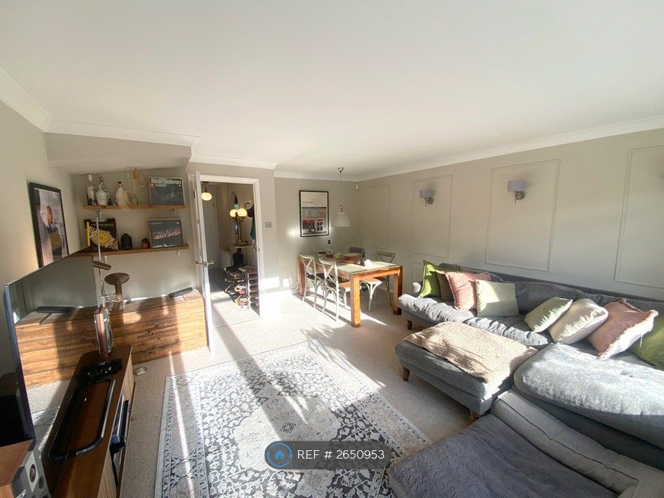 Property photo 3 of 20 Living Room/ Dining Room 2