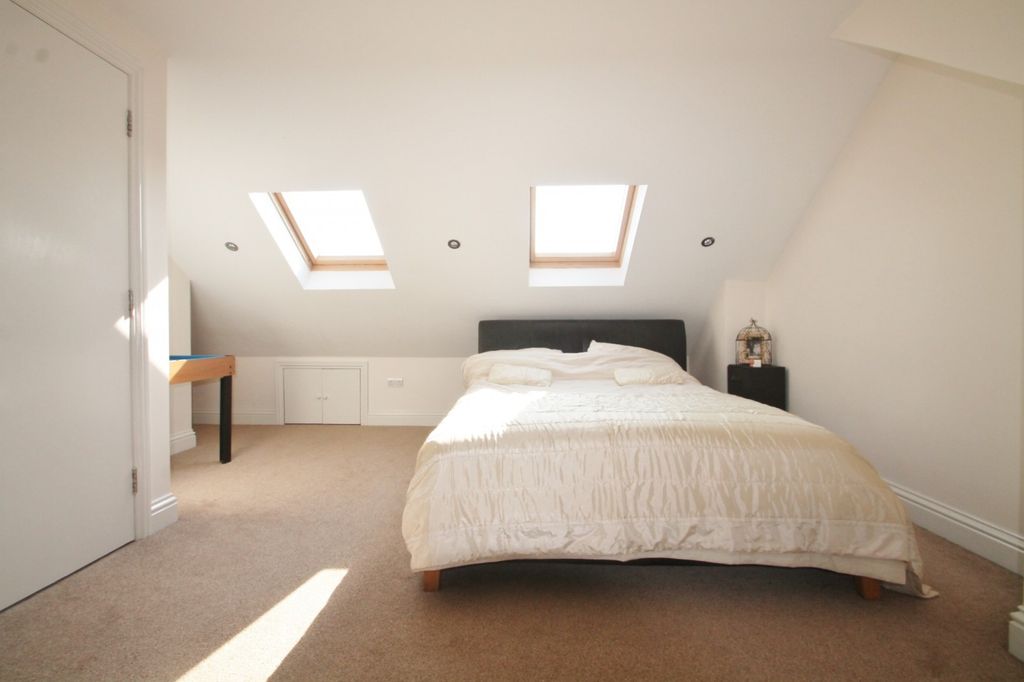 Property photo 3 of 12 Master Bedroom