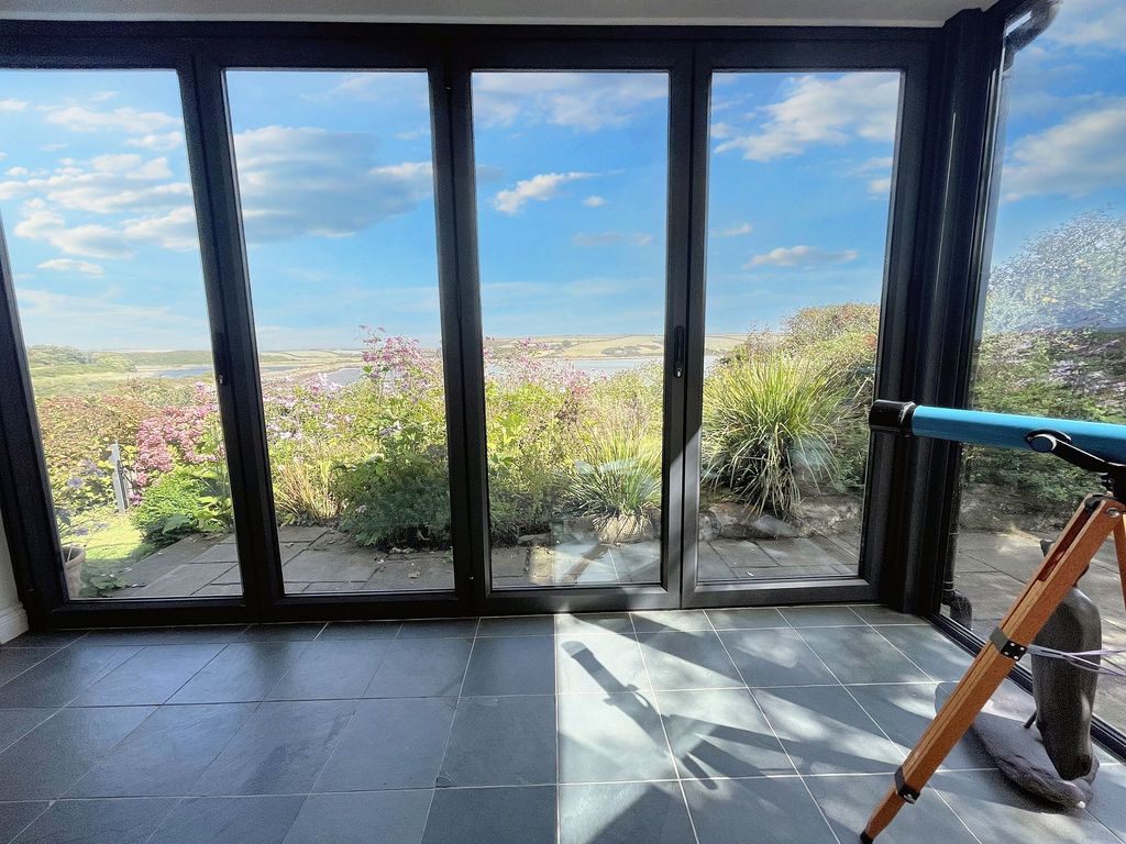 Property photo 3 of 44