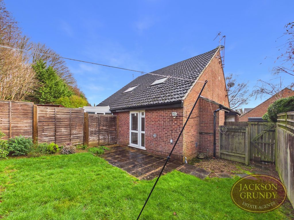 Property photo 1 of 10 Linacre Close