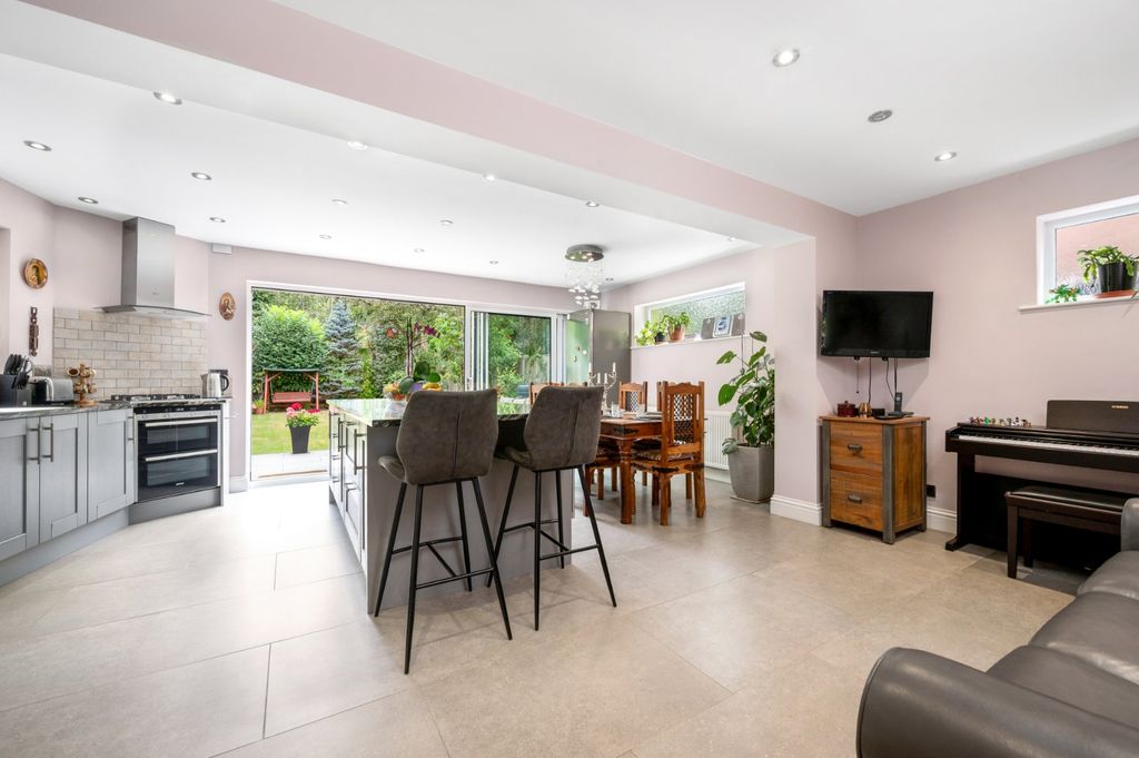 Property photo 3 of 17 Kitchen/Dining Area