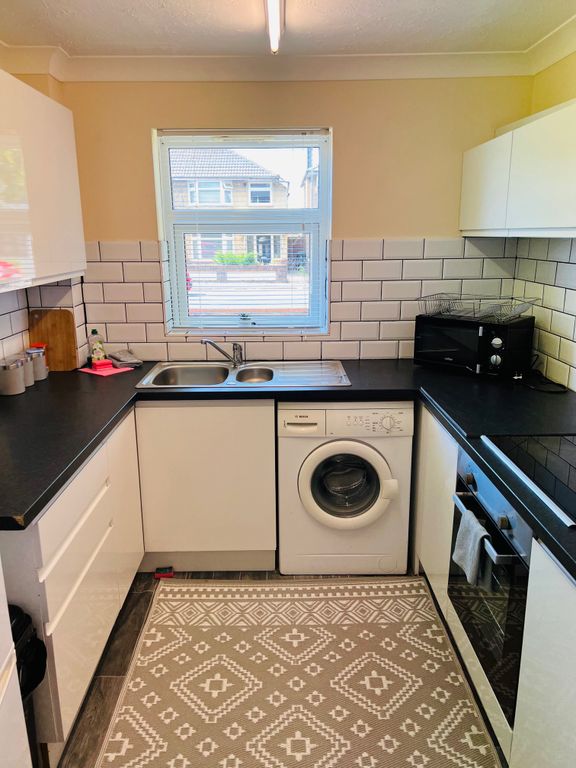 Property photo 2 of 8 Kitchen