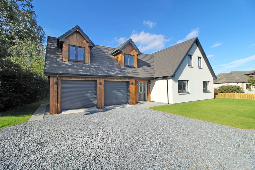 Property photo 2 of 39