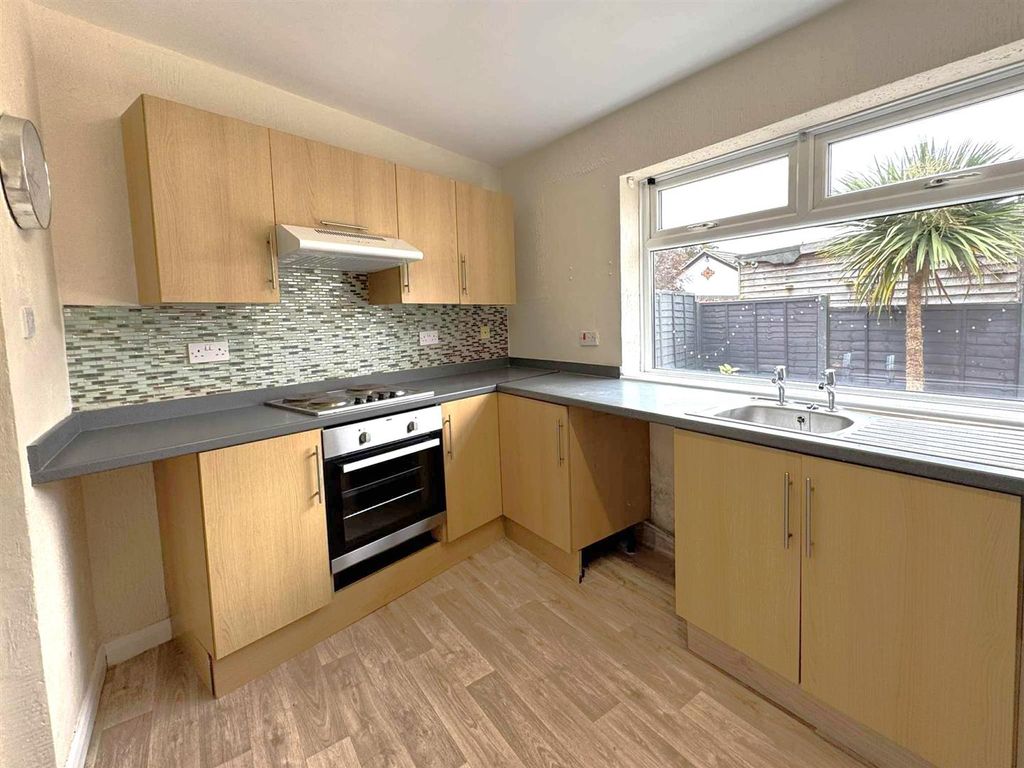 Property photo 2 of 9 Kitchen.Jpg