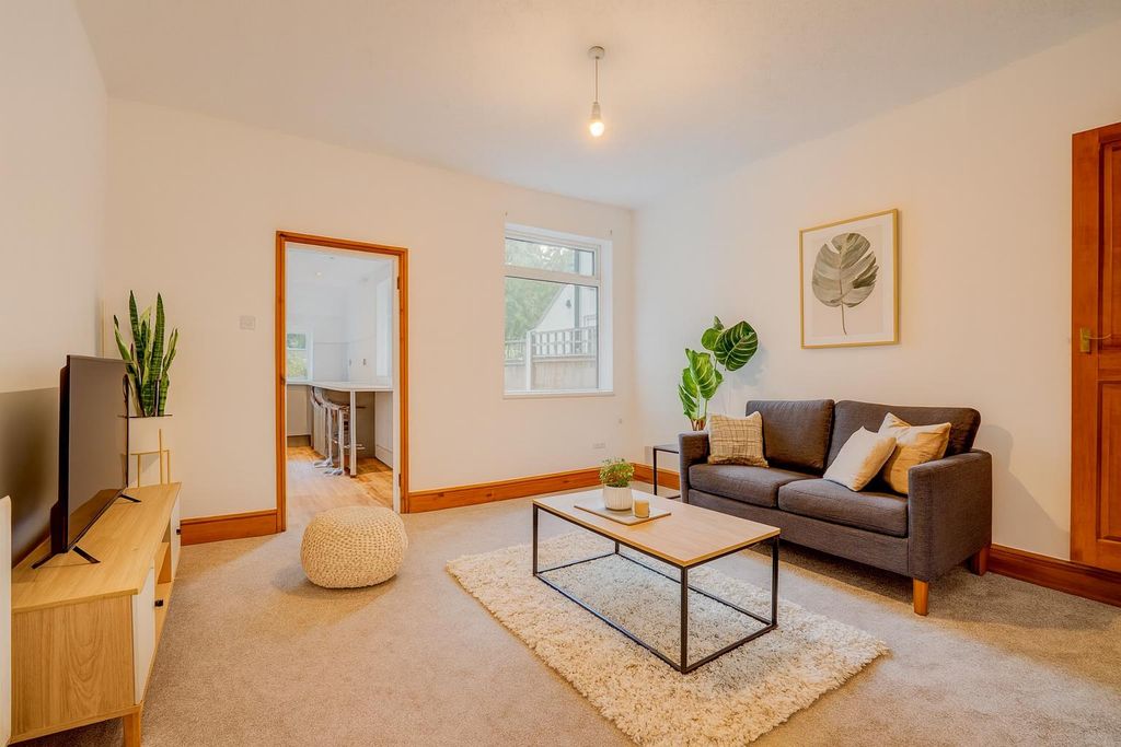 Property photo 2 of 18 Virtually Staged